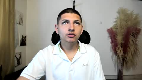 a_lejandro_0_8 online show from March 8, 12:31 pm