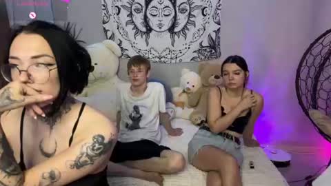 Kris Michael online show from July 27, 6:16 pm