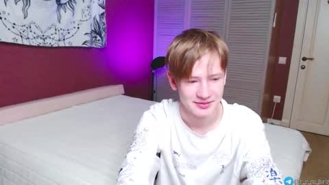 Kris Michael online show from September 18, 2:21 pm