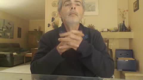Snapshot of aalex1717 chatting on October 24, 5:30 am Aalex1717 online show from October 24, 5:30 am