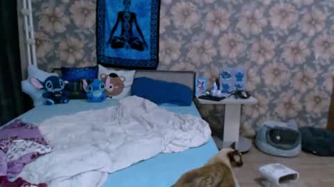 Snapshot of aalicebubble chatting on October 4, 1:03 am Alice online show from October 4, 1:03 am