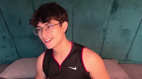 Aaron Ezequiel online show from February 4, 9:19 pm