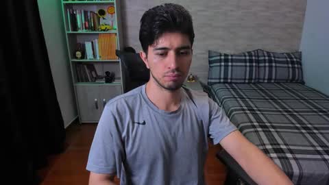 Aaron online show from November 10, 5:48 pm