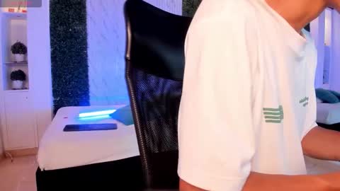 Aaron online show from January 17, 8:50 pm