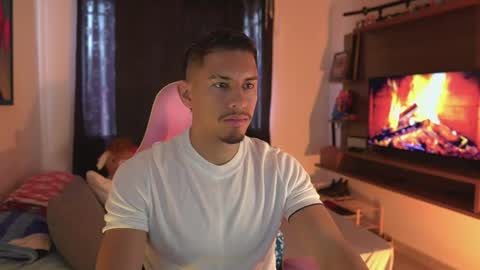 AARON  online show from May 11, 2:45 pm