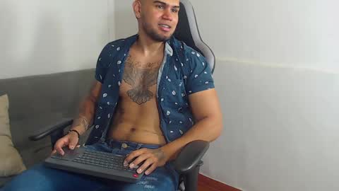 Snapshot of aaronhunter__ chatting on October 7, 4:03 pm ig aaron hunter123 online show from October 7, 4:03 pm