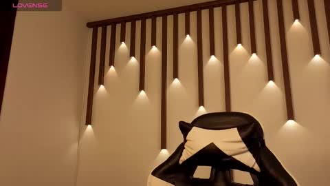 Abbygail online show from December 4, 1:00 pm