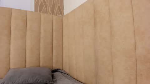 abby_swett1 online show from December 17, 1:18 pm