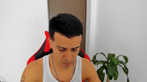 Independence model AbelAsburgo online show from April 4, 4:36 pm