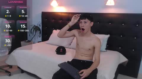 Snapshot of abraham_horny18 chatting on October 7, 8:49 pm abraham_horny18 online show from October 7, 8:49 pm