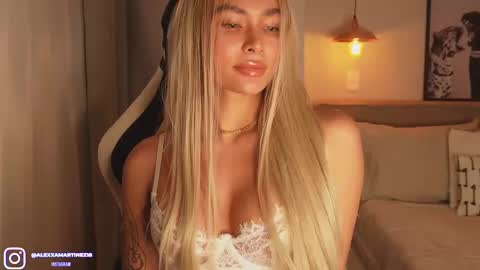 Snapshot of abril_w18 chatting on October 1, 1:48 am My name is Alexa. Please say hello I like to chat with you. If you have requests please use tip online show from October 1, 1:48 am
