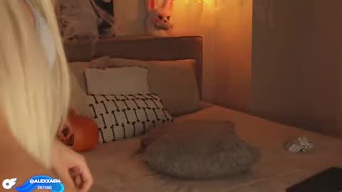Snapshot of abril_w18 chatting on October 8, 1:46 am My name is Alexa. Please say hello I like to chat with you. If you have requests please use tip online show from October 8, 1:46 am