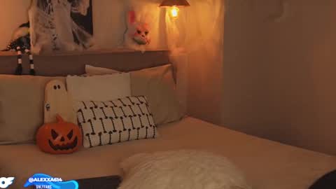 Snapshot of abril_w18 chatting on October 16, 1:16 am My name is Alexa. Please say hello I like to chat with you. If you have requests please use tip online show from October 16, 1:16 am