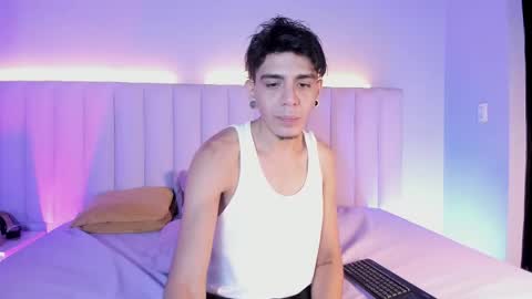 Abril and Julian online show from June 6, 12:00 pm