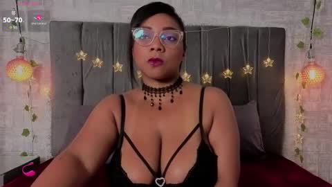 abrilsantana_ online show from December 19, 1:56 am