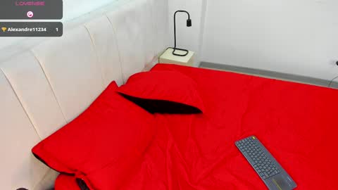 AbrilSonne online show from March 2, 7:45 pm