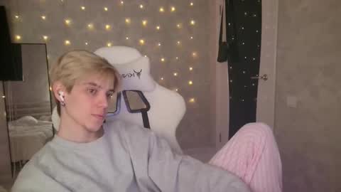 abslut online show from February 2, 12:23 pm