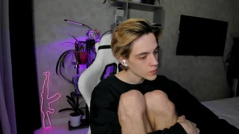 abslut online show from April 2, 6:26 pm