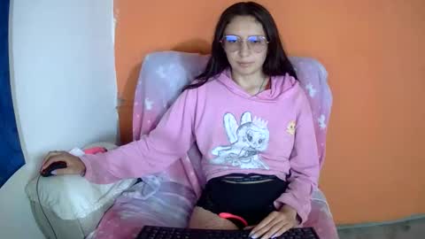 Ada naugthy28 online show from May 26, 10:27 pm