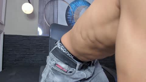 adam_piarse online show from January 11, 5:52 am