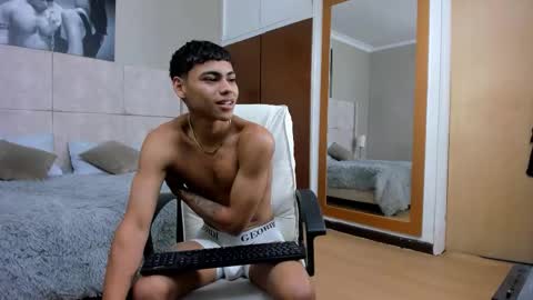 adam_piarse online show from October 13, 1:51 am