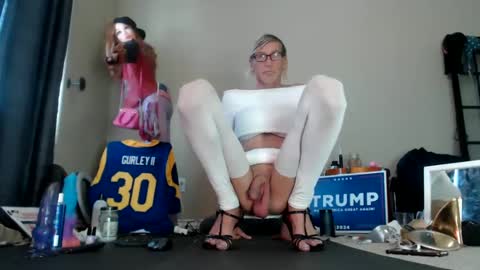 Snapshot of adamseve777 chatting on December 15, 8:58 pm TaylorSexbot online show from December 15, 8:58 pm