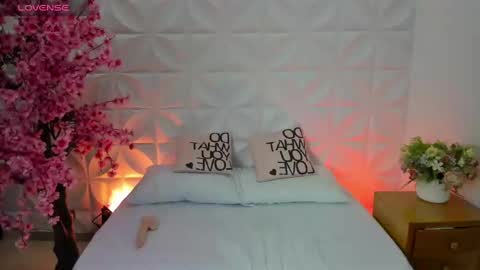 Snapshot of adarna13_ chatting on February 20, 7:30 pm A D A R N A online show from February 20, 7:30 pm