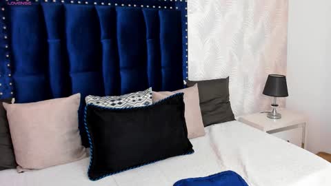 NIcolle online show from September 26, 2:58 pm