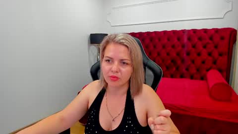 AdeleRavelle online show from July 15, 10:42 am