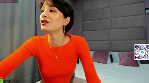 Adeline Perle online show from October 7, 1:23 am