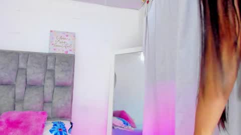   online show from February 3, 9:52 pm