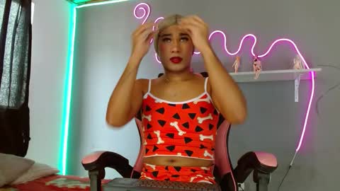 Snapshot of adhara_rangel chatting on October 24, 3:35 pm adhara rangel online show from October 24, 3:35 pm