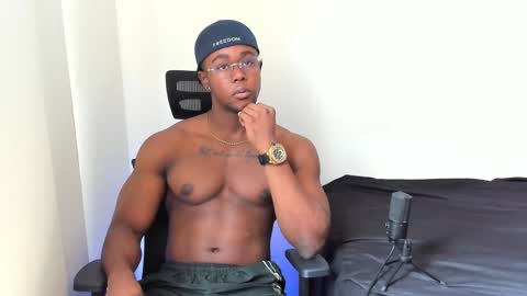 Snapshot of adonisknigh chatting on February 5, 3:31 pm Adonis Knight  online show from February 5, 3:31 pm