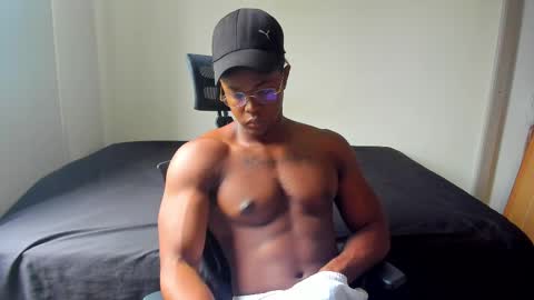Snapshot of adonisknigh chatting on February 13, 12:43 pm Adonis Knight  online show from February 13, 12:43 pm