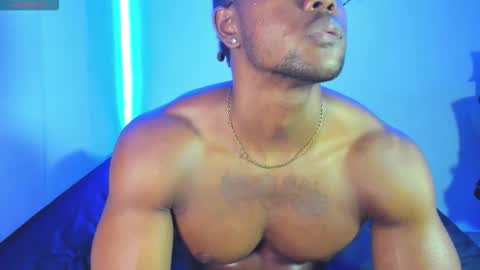 Snapshot of adonisknigh chatting on October 16, 11:14 pm Adonis Knight  online show from October 16, 11:14 pm