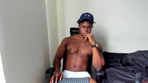 Snapshot of adonisknigh chatting on February 5, 10:01 pm Adonis Knight  online show from February 5, 10:01 pm