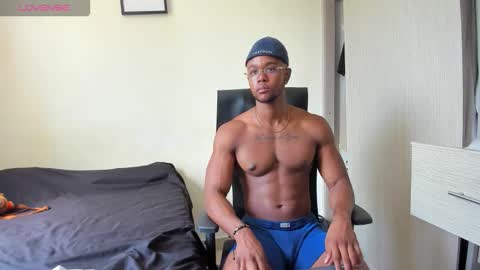 Snapshot of adonisknigh chatting on September 15, 3:24 pm Adonis Knight  online show from September 15, 3:24 pm