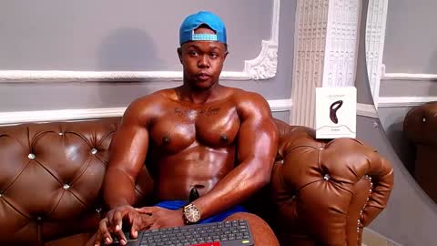 Snapshot of adonisknigh chatting on December 11, 8:39 pm Adonis Knight  online show from December 11, 8:39 pm