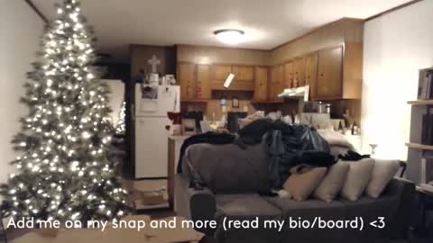 adorable22 online show from December 17, 5:18 am