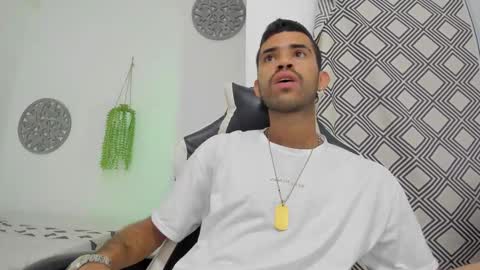 adri_sexboy229 online show from October 19, 5:34 am