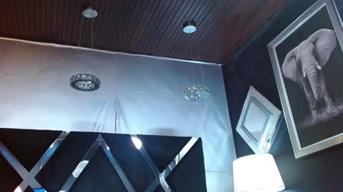   online show from December 18, 3:33 pm