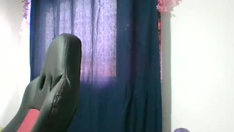 Snapshot of adrianagogo18 chatting on September 23, 9:32 pm adrianagogo18 online show from September 23, 9:32 pm