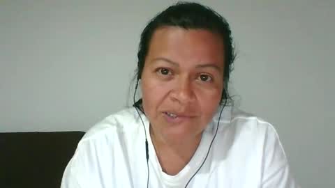 Snapshot of adrianagogo18 chatting on March 6, 3:35 am adrianagogo18 online show from March 6, 3:35 am