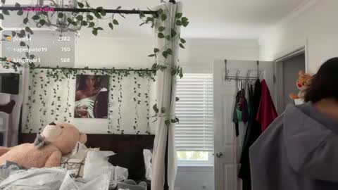 Adrianna  online show from April 21, 7:10 pm