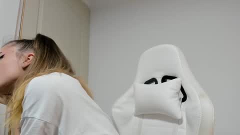 adventurina online show from November 15, 1:24 pm