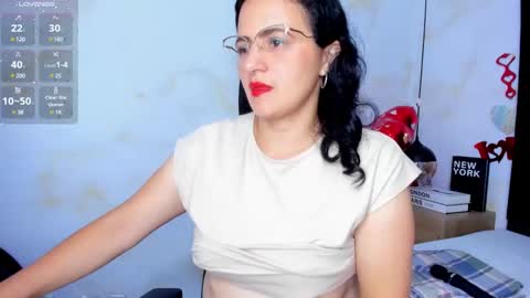 Snapshot of africa_holmes chatting on February 18, 2:05 am Africa  online show from February 18, 2:05 am