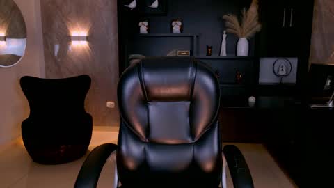 Agatha online show from April 3, 9:00 pm