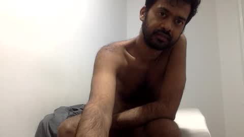 aggaggs online show from April 27, 6:27 pm