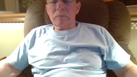 aguynrkfrd online show from May 11, 9:16 am