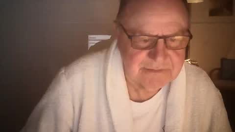 Snapshot of ahmole chatting on December 10, 9:00 pm Ole online show from December 10, 9:00 pm